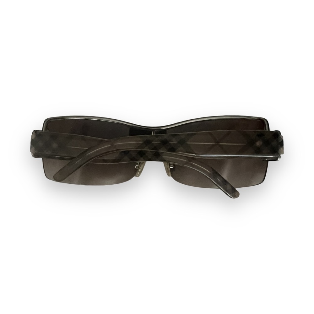 Burberry sunglasses with case and card - Picture 4 of 6